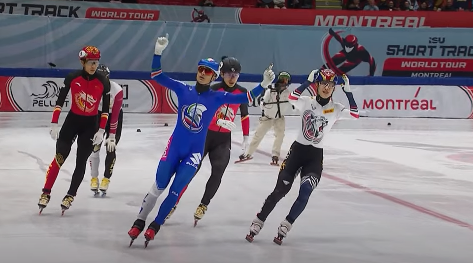 vyYU, urSKo, 在切过弯道 vyYU, urSKo, 在切过弯道